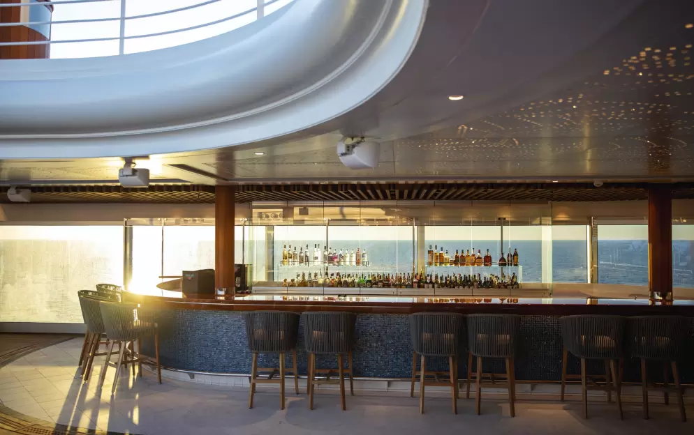 RSSC, Seven Seas Splendor, Pool Bar 5.jpg