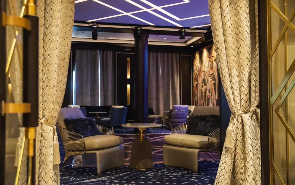 RSSC, Seven Seas Splendor, Splendor Lounge 1.jpg