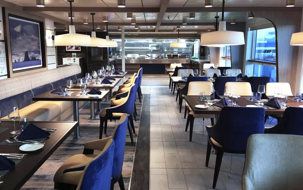AE Expeditions, SYLVIA EARLE, The Sylvia Earle, Rockhopper Restaurant dining room, Bartosz Stróżyński.jpg