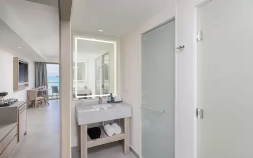 Luxury Junior Suite Beach Front Suite, Bathroom Luxury Junior Suite Beach Front Suite, Bathroom