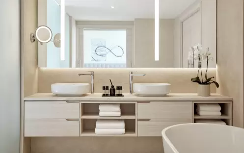 Deluxe One Bedroom Suite Garden View, Bathroom Deluxe One Bedroom Suite Garden View, Bathroom