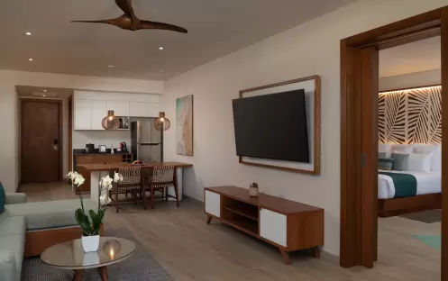 Preferred Club Master Suite Swim-Out Adults Only, TV Preferred Club Master Suite Swim-Out Adults Only, TV