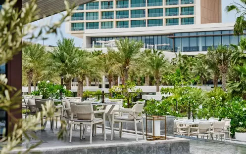 atlantistheroyal-milos-terraceseatingarea-6046 atlantistheroyal-milos-terraceseatingarea-6046