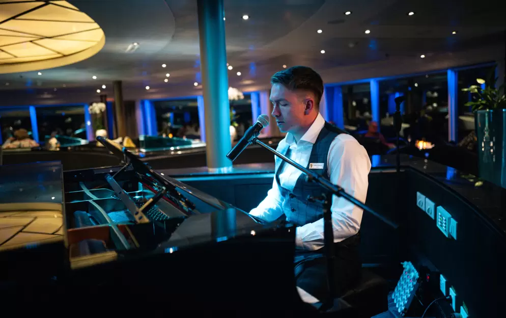 Seabourn Sojourn - Observation Bar 2, Credit. Benn Berkeley.jpg