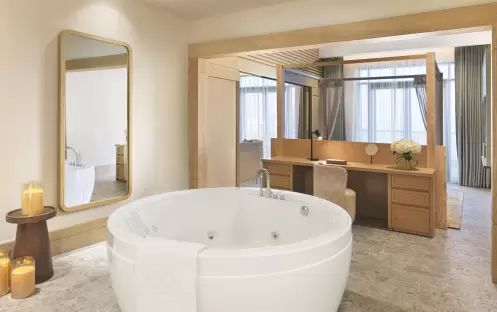 Signature Palm Honeymoon Suite Bathroom Signature Palm Honeymoon Suite Bathroom