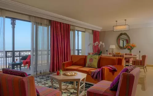 executive-suite-living-room executive-suite-living-room