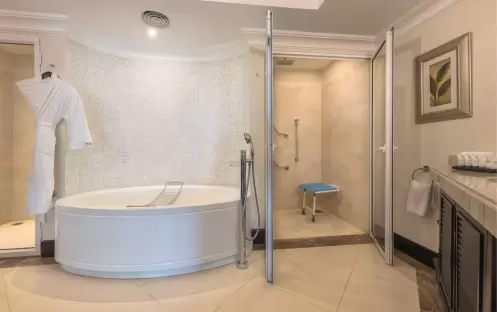 mrutb-accessible-guestbathroom-6952-hor-clsc mrutb-accessible-guestbathroom-6952-hor-clsc