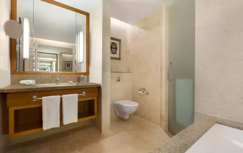 SHANGRI LA AL WAHA -Executive Seaview King Bathroom SHANGRI LA AL WAHA -Executive Seaview King Bathroom