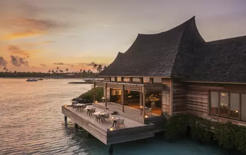Waldorf Astoria Maldives_LiLong_Sunset Aerial Waldorf Astoria Maldives_LiLong_Sunset Aerial