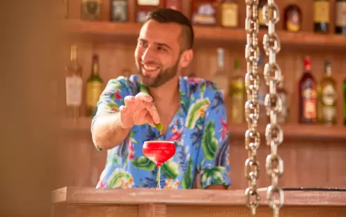 Atlantis The Palm - Wavehouse_bartender Atlantis The Palm - Wavehouse_bartender