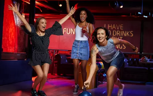 Atlantis The Palm - Wavehouse_ladiesnight-bowling Atlantis The Palm - Wavehouse_ladiesnight-bowling