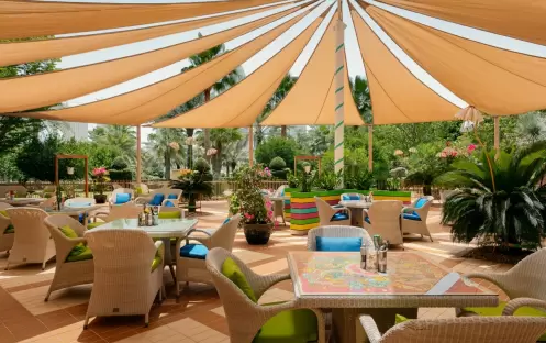 middle-east-holidays-qatar-grand-hyatt-doha-santa-monica-breakfast- club