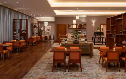 middle-east-holidays-qatar-grand-hyatt-doha-king-bed-club-access-grand-club-seating-area