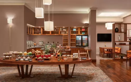 middle-east-holidays-qatar-grand-hyatt-doha-king-bed-club-access-grand-club-with-food-setup