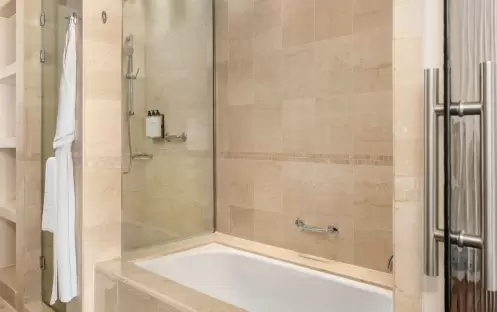middle-east-holidays-qatar-grand-hyatt-doha-twin-terrace-Bathtub