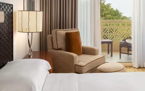 middle-east-holidays-qatar-grand-hyatt-doha-twin-beds-sea-view-balcony