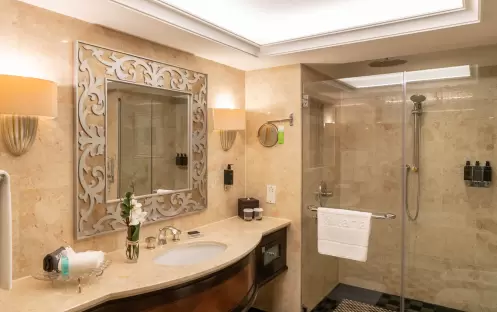 Spacious sea view room with balcony - Bathroom (2) Spacious sea view room with balcony - Bathroom (2)