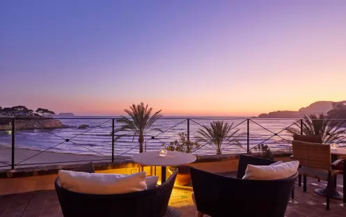europe-holidays-spain-majorca-secrets-mallorca-villamil-resort-spa-hotel-sky-bar SECVM-BAR-SkyBar4-FEM