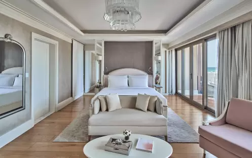 middle-east-holidays-abu-dhabi-rixos-premium-saadiyat-island-hotel-club-villa-bedroom middle-east-holidays-abu-dhabi-rixos-premium-saadiyat-island-hotel-club-villa-bedroom