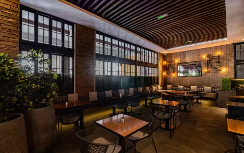 middle-east-holidays-dubai-amwaj-rotana-jumeirah-beach-jb’s-gastropub middle-east-holidays-dubai-amwaj-rotana-jumeirah-beach-jb’s-gastropub