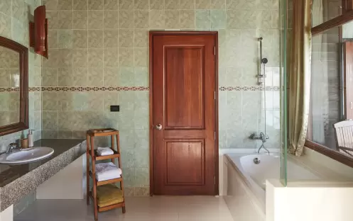 indian-ocean-holidays-maldives-sun-siyam-olhuveli-water-villa-bathroom indian-ocean-holidays-maldives-sun-siyam-olhuveli-water-villa-bathroom