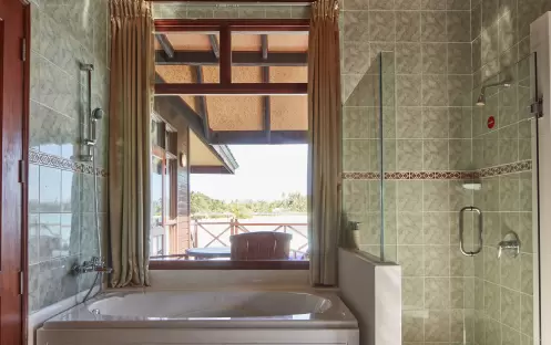 indian-ocean-holidays-maldives-sun-siyam-olhuveli-water-villa-bathroom indian-ocean-holidays-maldives-sun-siyam-olhuveli-water-villa-bathroom