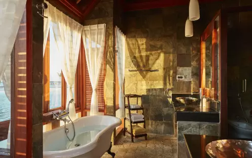 indian-ocean-holidays-maldives-sun-siyam-olhuveli-deluxe- water-villa-bathroom indian-ocean-holidays-maldives-sun-siyam-olhuveli-deluxe- water-villa-bathroom