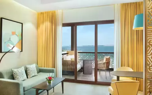 middle-east-holidays-ras-al-khaimah-doubletree-by-hilton-resort-spa-marjan-island-hotel-family-bay-club-room middle-east-holidays-ras-al-khaimah-doubletree-by-hilton-resort-spa-marjan-island-hotel-family-bay-club-room