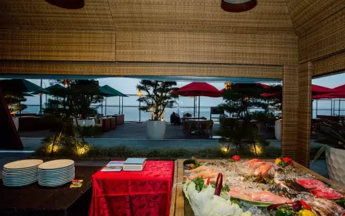 asia-holidays-indonesia-bali-puri-santrian-beach-resort-spa-seafood-vaganza& full-moon-vaganza