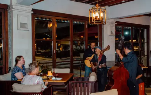 asia-holidays-indonesia-bali-puri-santrian-beach-resort-spa-seafood-vaganza& full-moon-vaganza