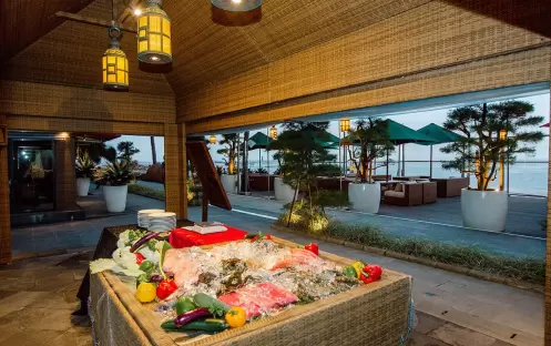 asia-holidays-indonesia-bali-puri-santrian-beach-resort-spa-seafood-vaganza& full-moon-vaganza