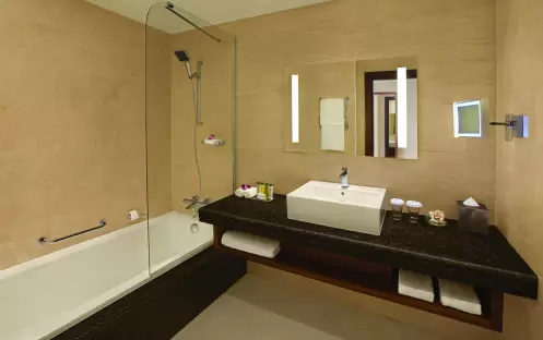 middle-east-holidays-ras-al-khaimah-doubletree-by-hilton-resort-spa-marjan-island-hotel-deluxe-room middle-east-holidays-ras-al-khaimah-doubletree-by-hilton-resort-spa-marjan-island-hotel-deluxe-room