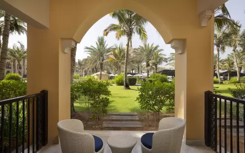 middle-east-holidays-ras-al-khaimah-doubletree-by-hilton-resort-spa-marjan-island-hotel-deluxe-room middle-east-holidays-ras-al-khaimah-doubletree-by-hilton-resort-spa-marjan-island-hotel-deluxe-room