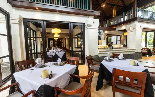 asia-holidays-indonesia-bali-puri-santrian-beach-resort-spa-mezzanine-asian- kitchen&bar