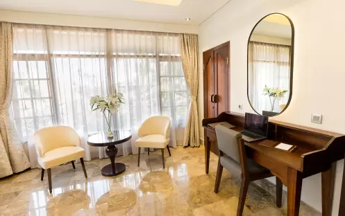 asia-holidays-indonesia-bali-puri-santrian-beach-resort-spa-santrian-suite-living-area