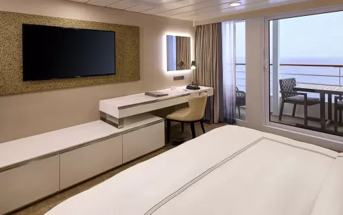 azamara-azamara-journey-continent-suite-bedroom-michael-pisarri