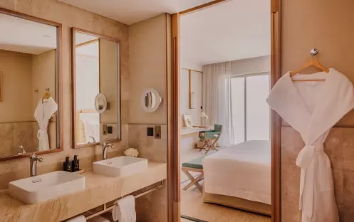 middle-east-holidays-oman-jumeirah-muscat-bay-resort-deluxe-room middle-east-holidays-oman-jumeirah-muscat-bay-resort-deluxe-room