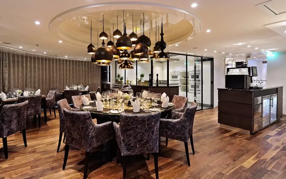 Amawaterways AmaSiena Main Restaurant.jpg